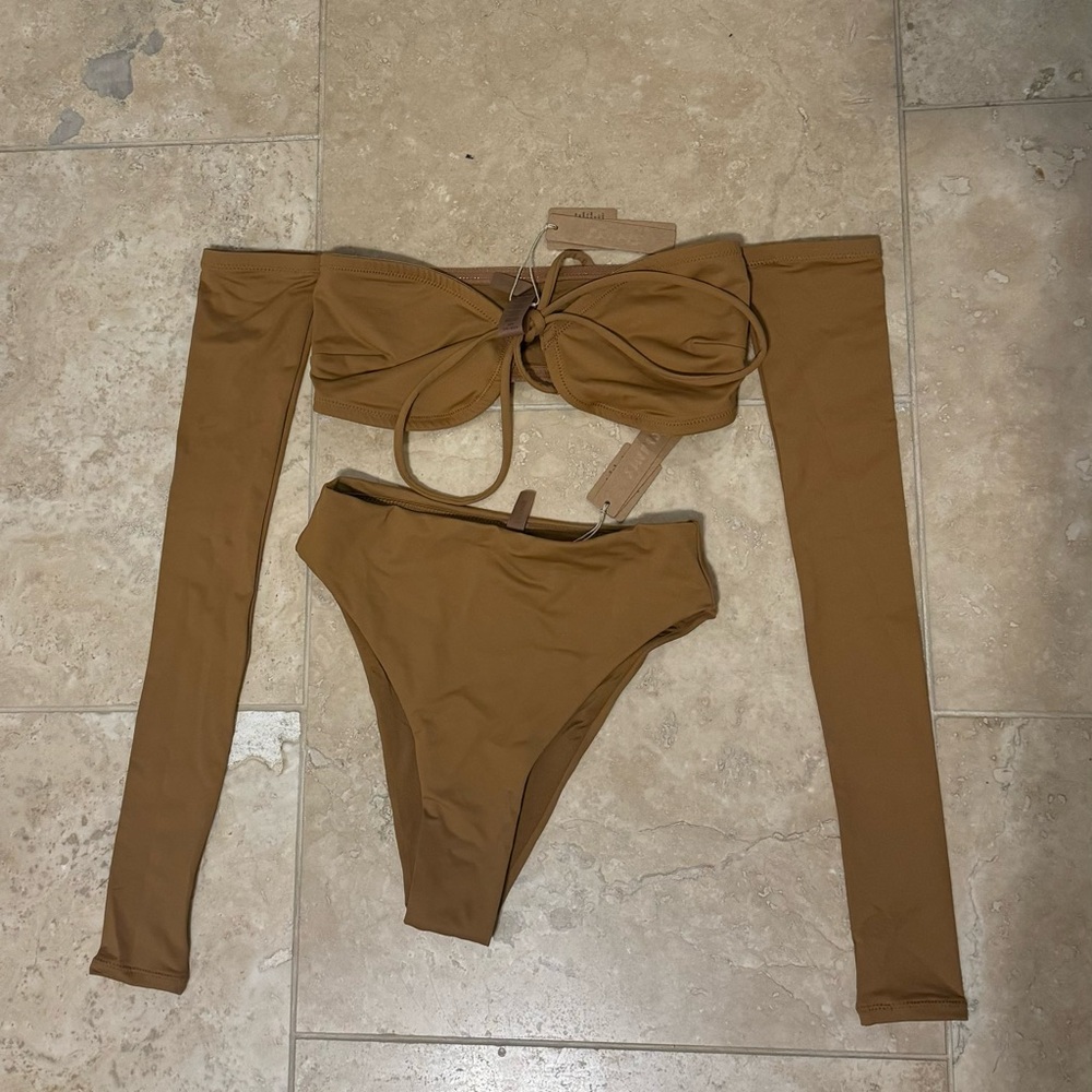 SKIMS long sleeve top and high rise bottoms. Condition is new with tags.